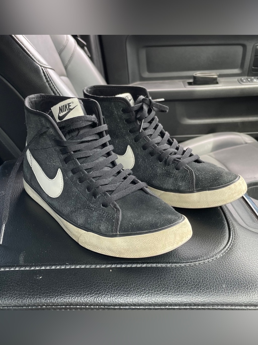 Women’s Nike Primo mid black Suede leather Sneakers with white swoosh sz 8.5